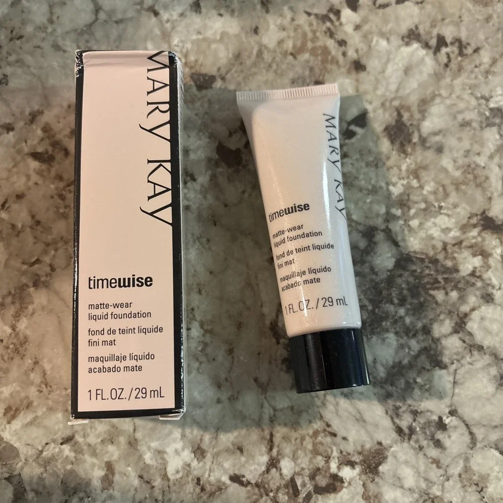 Mary Kay TimeWise Matte-Wear Liquid Foundation 1 oz‎ Beige 1-030757 Combo/Oily